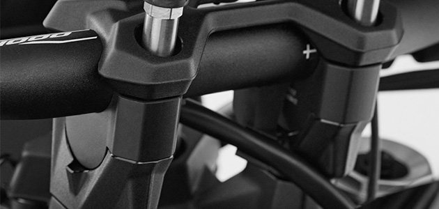 M1000R ハンドルバーライザー